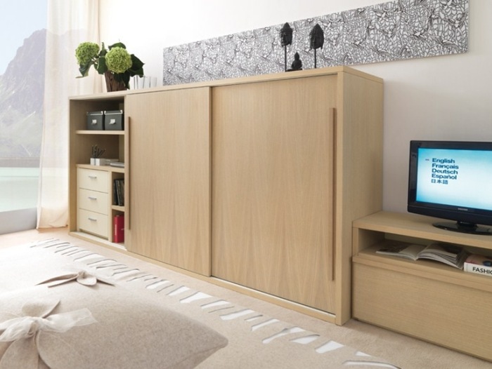 Nízka šatníková skriňa z masívu -svetlá s posuvnými dverami -šatníková skriňa 9005 od Dearkids Dolná skriňa-masívne drevo-posuvné dvere-9005-šatník-drahé deti