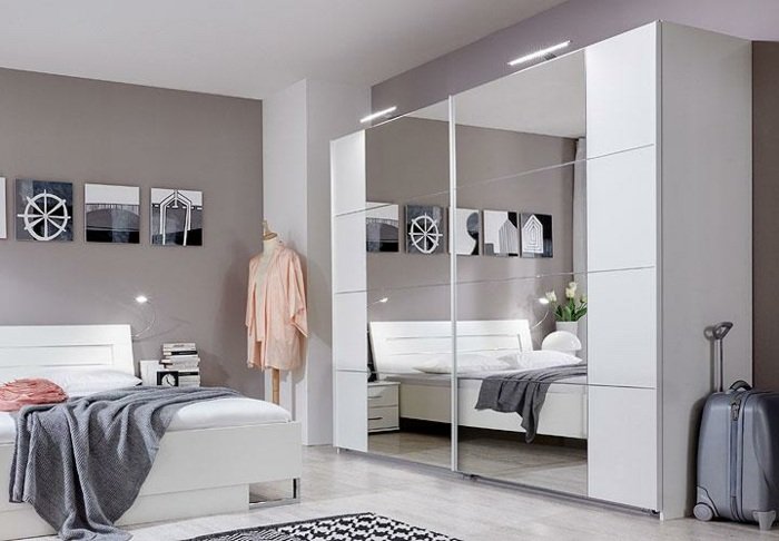 moderná skriňa so zrkadlovými dverami nad nábytkom akút Skriňa na nábytok-akútna-skriňa-lacno-kúpiť-posuvné dvere