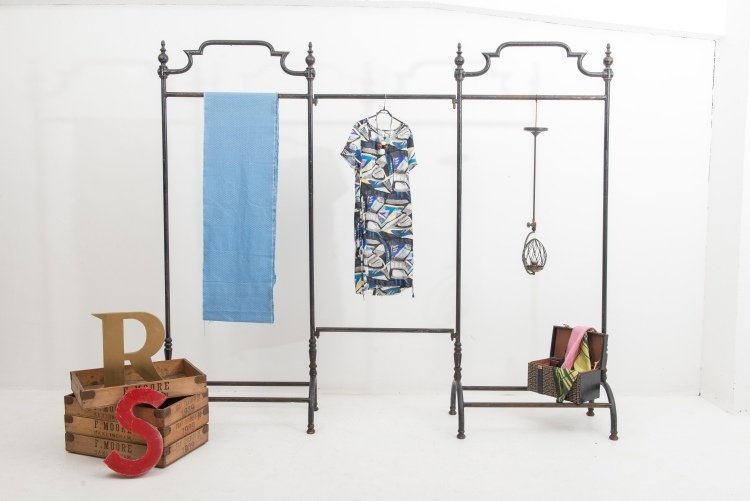 šatník-šatník-šatník-móda-nápady-ročník-kov-rúrka-dvojitá-drevená krabica