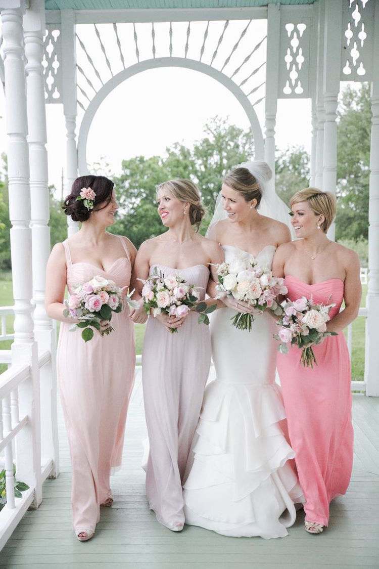 oblečenie-ženích-outfity-styling-družičky-slúžka honor-pastelových farieb