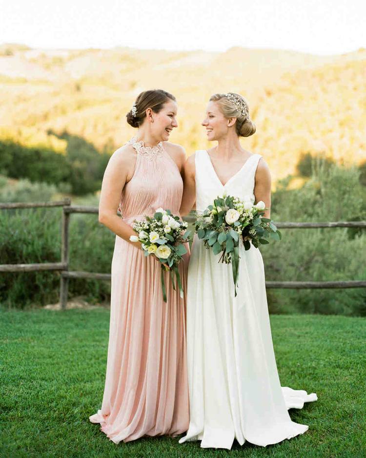 oblečenie-ženíchovia-outfity-styling-slúžka cti-pastelových farieb