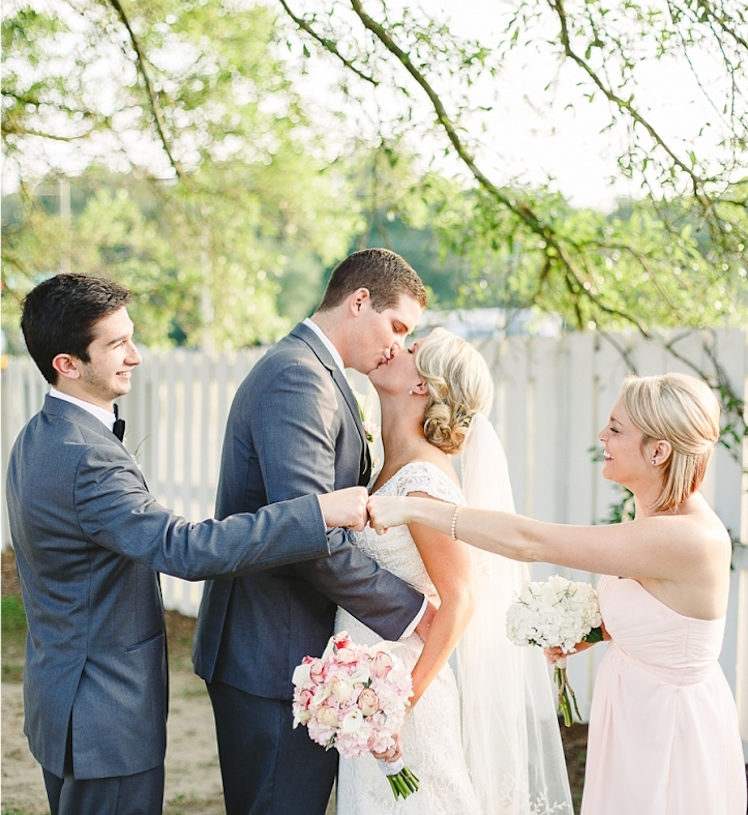 Oblečenie pre ženíchov Oblečenie pre ženíchov-outfity-styling-svadba-priatelia-šťastné