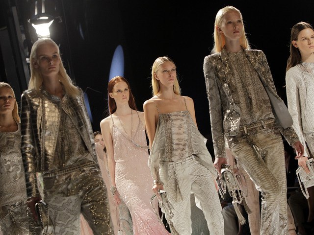 módne trendy letné melíry-2014 metalický lesk módne trendy leto upozorňuje na milánsky týždeň dizajnu 2014 metalický lesk