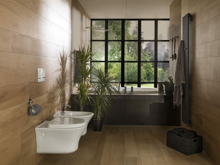 malý-baeder-drevená-stena-vaňa-WC-rastliny