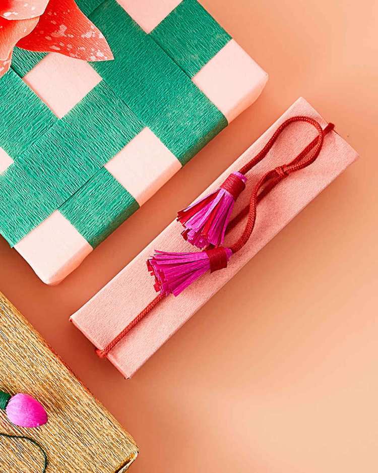 Nápady na drotárstvo v balení guľôčkového pera s krepovým papierom na vianočné darčeky