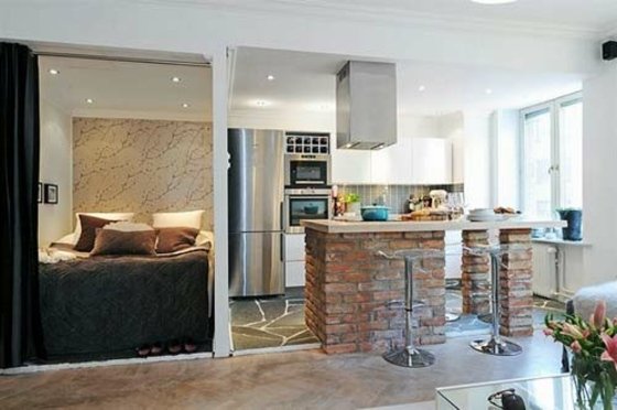 romantický dizajn v malom byte, malý kuchynský nábytok barová stolička s otvorenou kuchyňou, spálňou a výhľadom