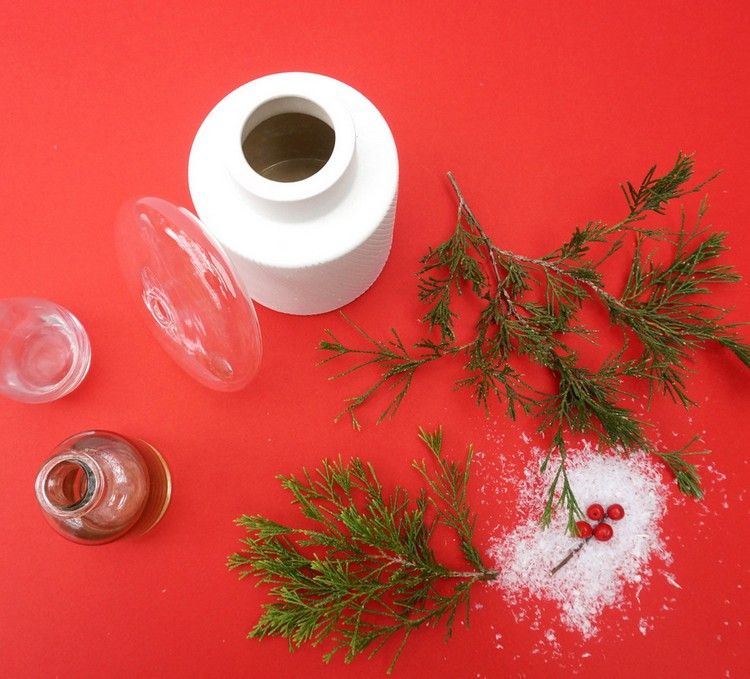 Zbierajte rôzne porcelánové a sklenené vázy Malé červené bobuľové dekorácie-jedľové konáre-rôzne-vázy-porcelánové sklo