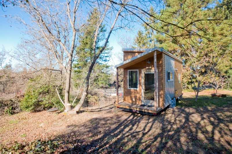 Malé miestnosti-zostava-mini dom-drevená fasáda-dizajn