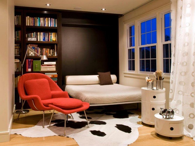 malá spálňa-zariadenie-skladacia-posteľ-šetrí-priestor