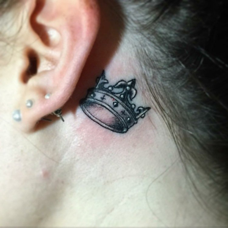 old school tetovacie motívy malá 3D korunka žena