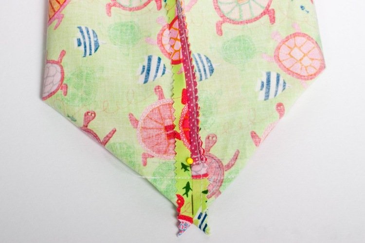 Taška cez rameno zošitá látkou so spodkom