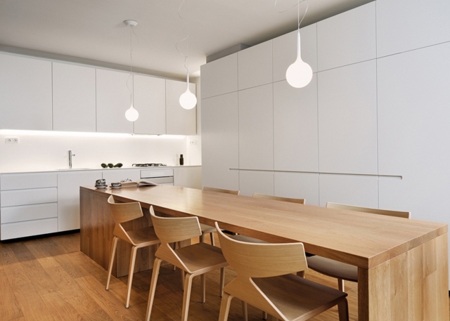 Vstavaný kuchynský drevený nábytok prívesok svieti výhody drevenej podlahy