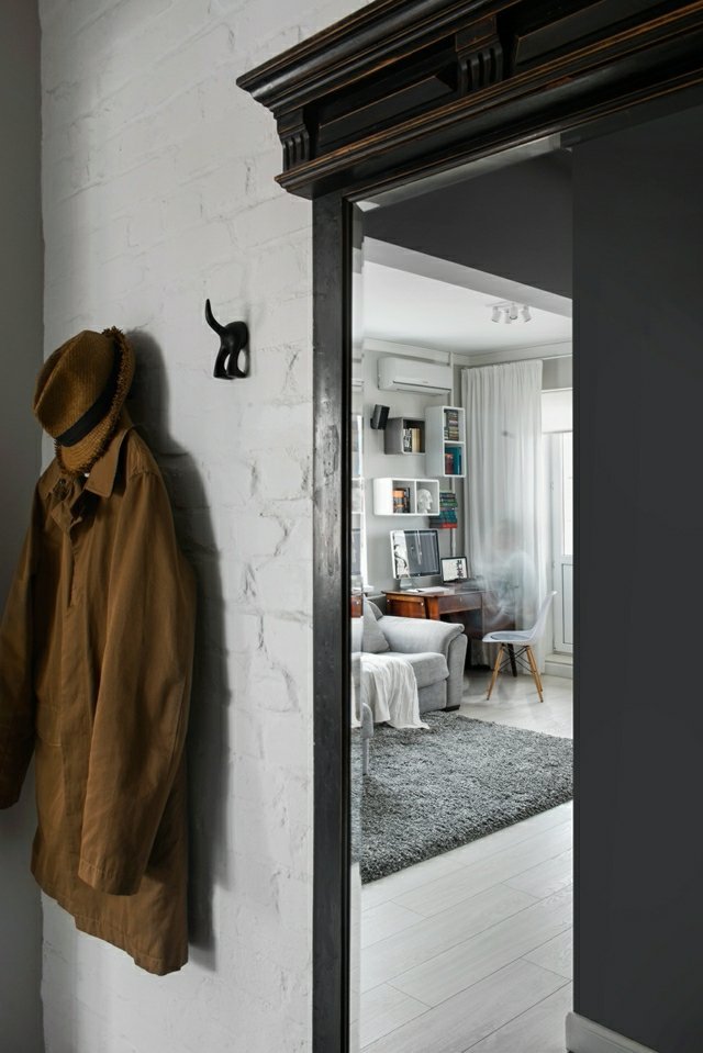 Zrkadlové drevené háčiky na dizajn chodby Zrkadlový drevený rámový kabátový háčik omietková stena biela