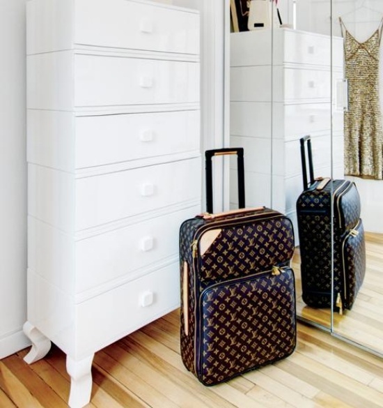 komoda biela malý byt v odtieňoch jemnej ružovej