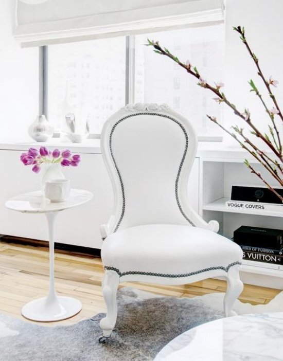 vintage stolička malý byt v jemných ružových odtieňoch