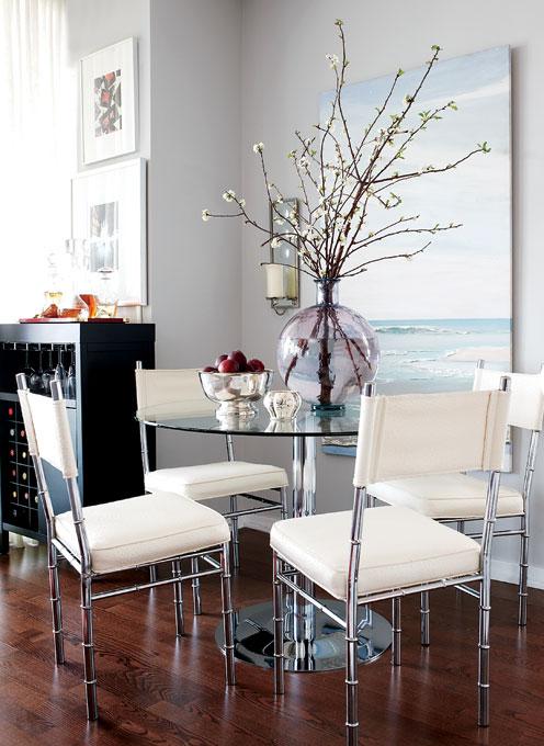 byt zariadený jedálenský kút presklený stôl okrúhle vetvy deco Zariadiť malý byt jedálenský kút sklenený stôl okrúhle vetvy deco