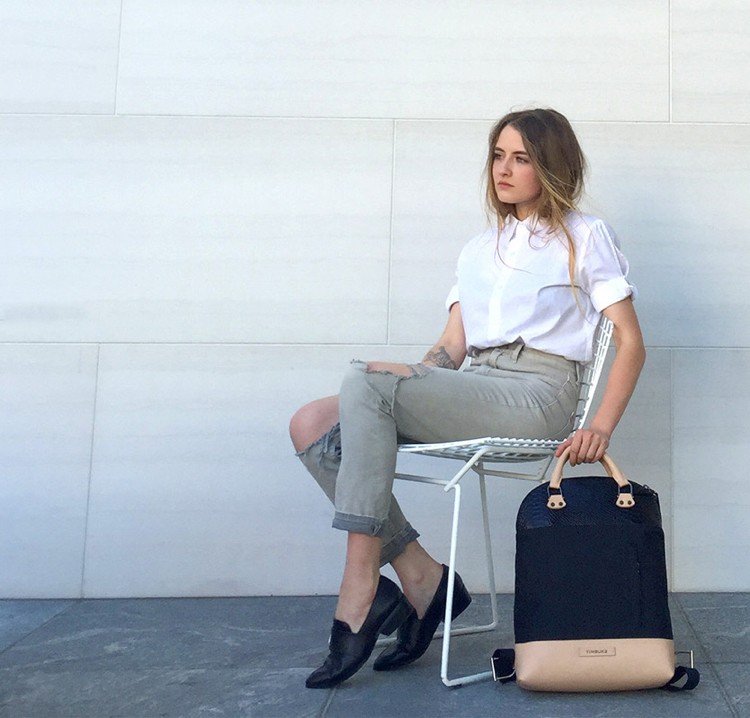 malý-ruksak-kabelka-outfit-čierno-hnedo-béžový