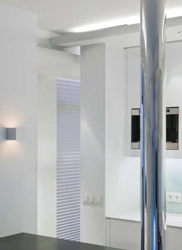 nerezový nosný stĺpik vstavané kuchynské spotrebiče kompletne v čiernej a bielej farbe