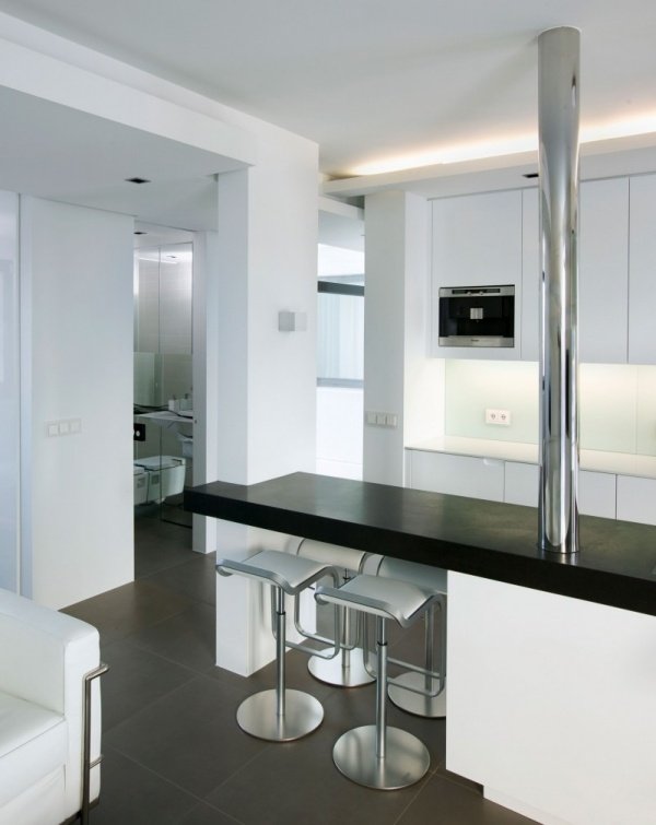 malý byt úplne čiernobiely oceľ