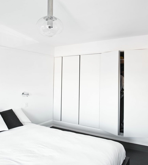 minimalistická interiérová spálňa biela spálňa v malom byte