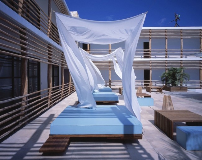 rozkladacia pohovka, bazén, dizajnový hotel deseo v mexiku