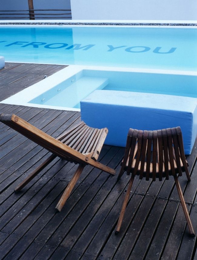 skladací drevený stoličkový boutique hotel deseo v mexiku