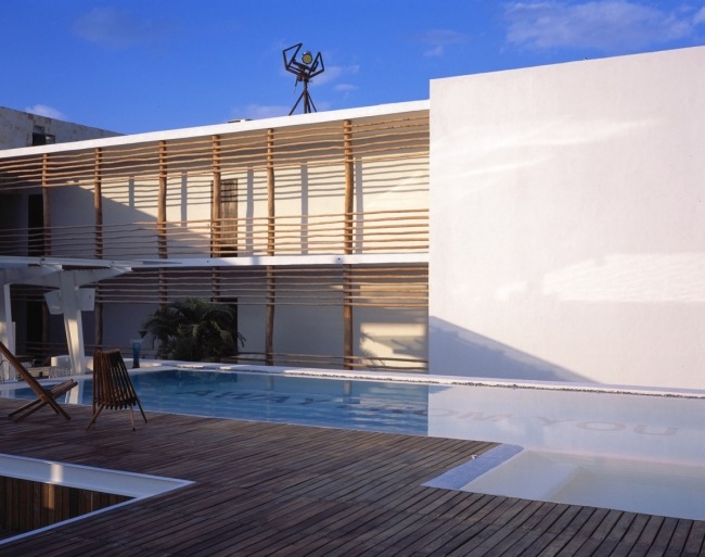 drevený verandový bazén boutique hotel deseo mexiko