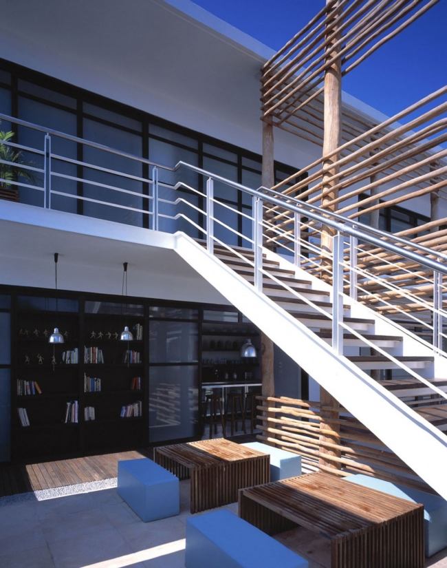 nádvorie schodisko dizajnér hotel deseo v mexiku