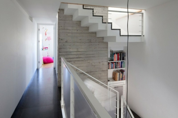 farebné akcenty-ružové vankúše-puristický nábytok puristický nábytok