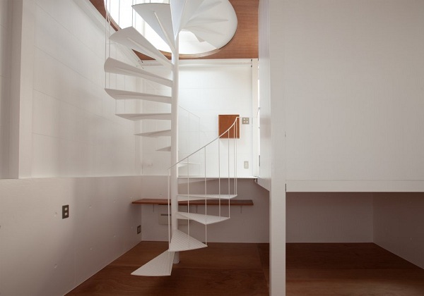 moderný-točité schodisko-malý domček