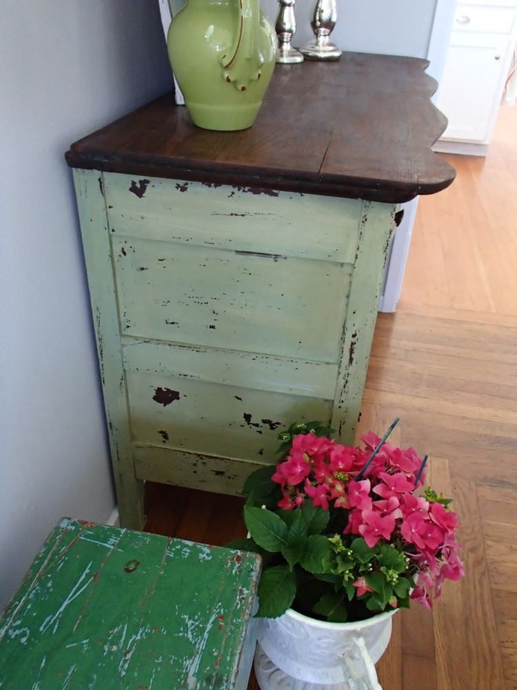 shabby-chic-do-it-yourself-komoda-návod-olúpaná-farba