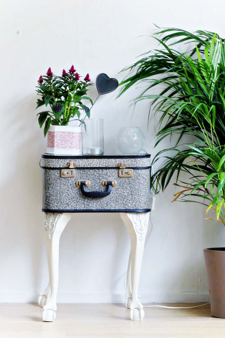 Shabby-chic-do-it-yourself-side-tabuľka-návod-kufor-nočný stolík