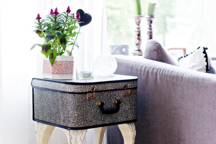 ošarpaný-šik-urob si sám-nočný stolík