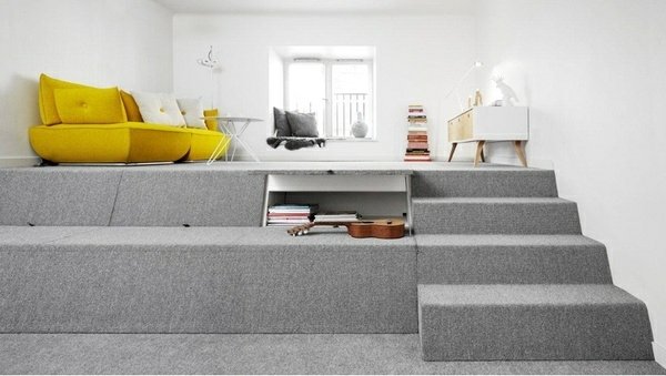 Podkrovný schodiskový úložný priestor