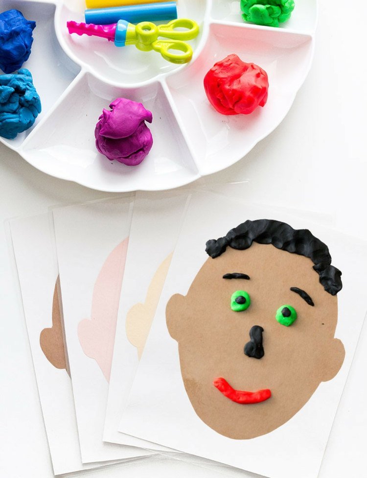 Zábavný nápad na modelovaciu hmotu pre batoľatá - vyrobte si z modelovacej hmoty vlasy, oči, nos, ústa a obočie