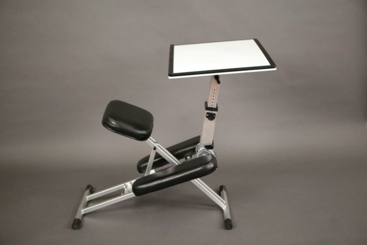 Kolenná stolička je vyrobená z vysoko kvalitných materiálov kolenná stolička-písací stôl-sklopný-kovový-rám-čierna-kožená sedačka