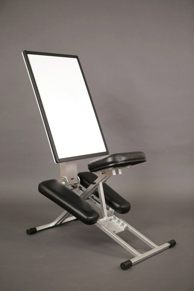 Pracovnú plochu je možné umiestniť horizontálne alebo vertikálne kreslo na koleno-stôl-kovový rám-čierna-koža-sedadlo-ortopedické