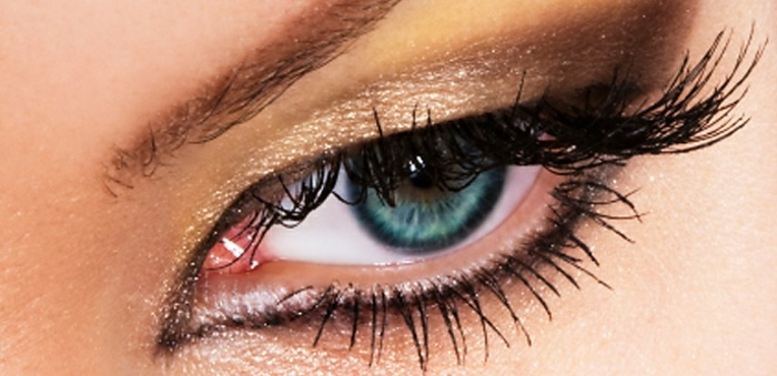 zlaté farby-make-up-s-falošnými riasami