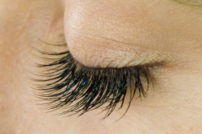 Falošné predlžovanie mihalníc