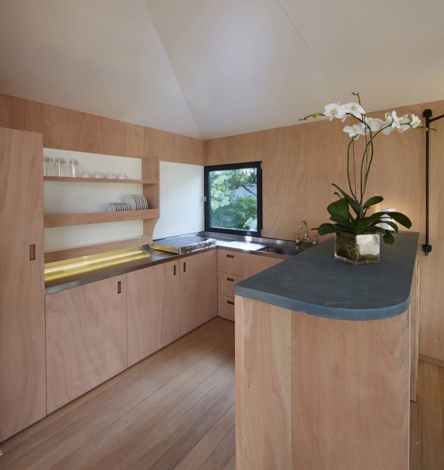 montovaný dom-drevo dekorácia kuchynského zariadenia s kvetmi