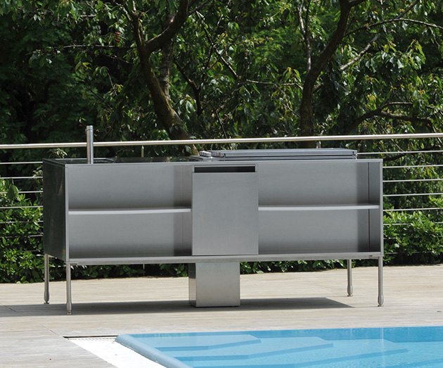 vonkajšia kuchyňa nerezový ostrovček artusi pohľad zozadu