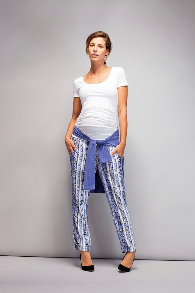 nohavice modrý biely vzor tričko tehotenstvo