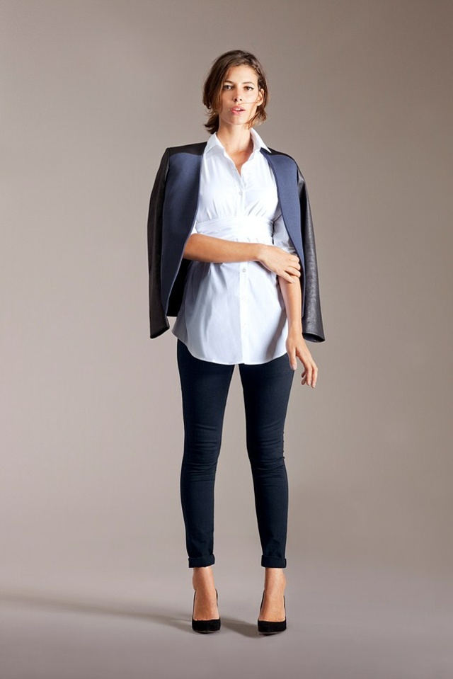 biela blúzka tehotenské nohavice tmavé sako elegantné