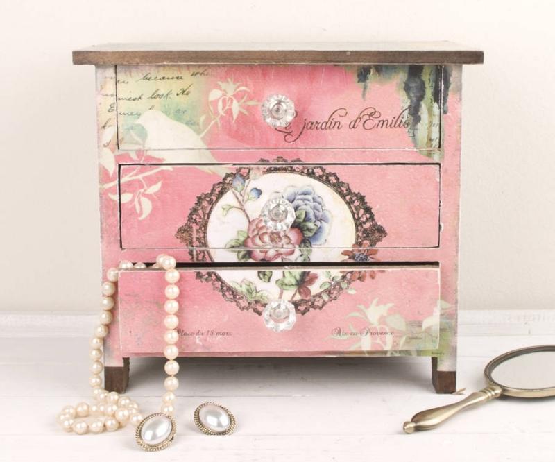 Zdobenie komody technikou obrúskov - nápad Dresser-Shabby-Chic-Nápady-Obrúsok-Technika-ozdobiť