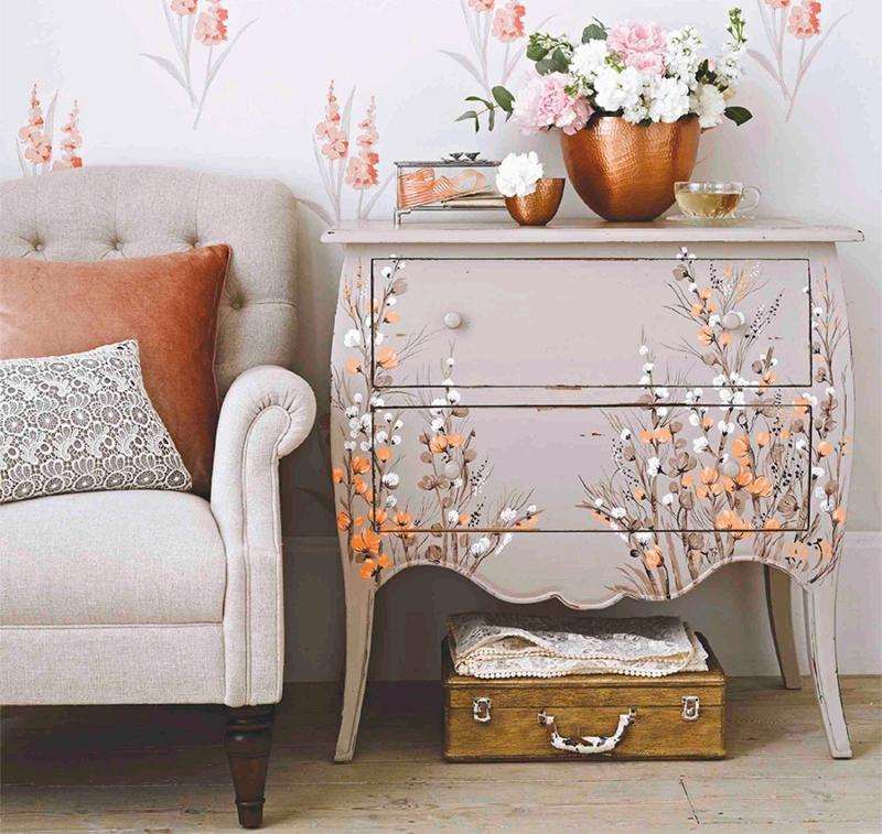 Okoreňte ošumelú elegantnú komodu - kvetinovými motívmi Dresser Shabby Chic nápady Kvetinové motívy