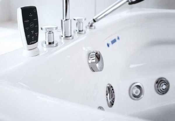 rohová vaňa-jacuzzi hi-tech riešenie kúpeľne rohová vaňa-vírivka hi-tech riešenie vybavenia kúpeľne