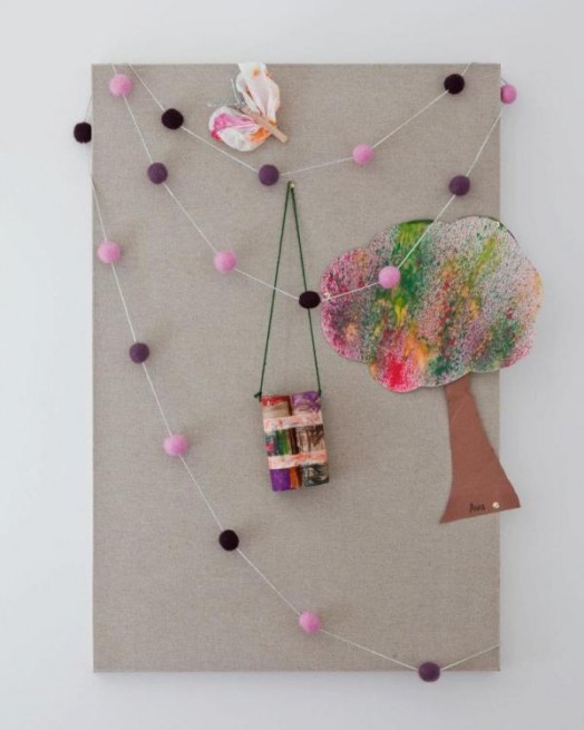 Nástenka pre dievčatá v ružovo -bielej farbe