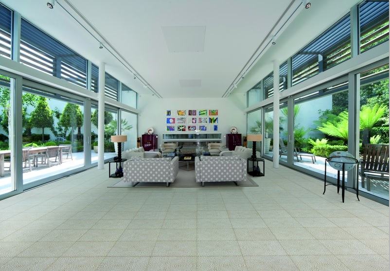 Korková podlaha, ktorou sa položia moderné trvalé podlahy do obývačky