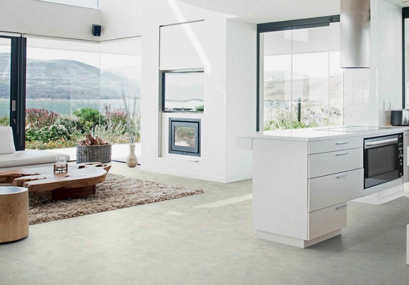 Pokladanie korkovej podlahy biely nábytok do obývačky moderný