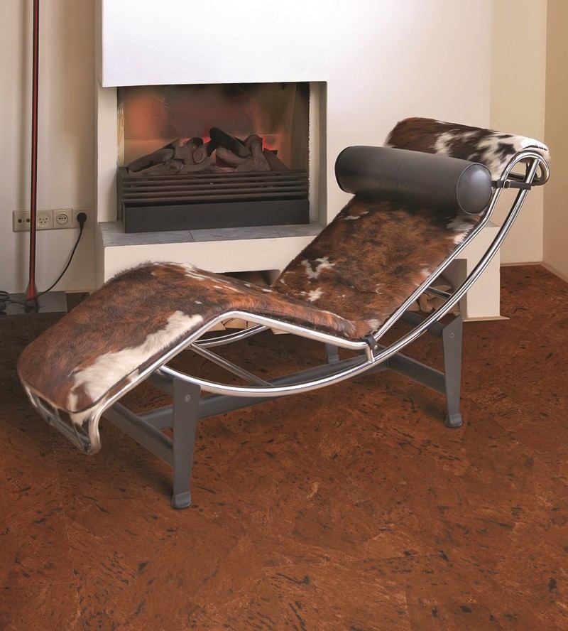 Korková podlaha, obývačka, krb, sklápacie kreslá, priemyselný štýl